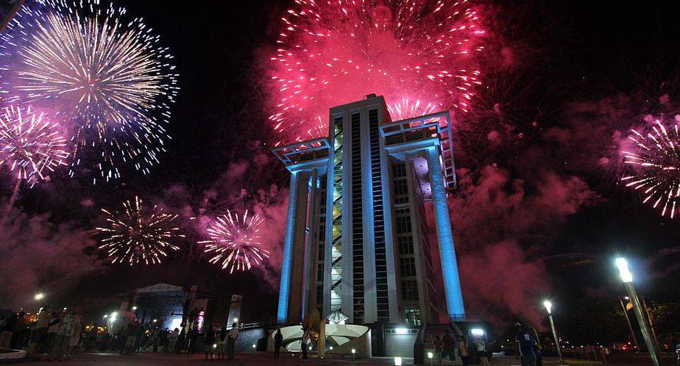 Fuegos artificiales dominan la noche en la celebración de los 500 años de Veracruz. (Foto: EFE)