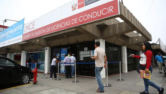 Protocolo en centro de evaluación para licencias de conducir busca evitar aglomeraciones a fin de prevenir posibles contagios de COVID-19.  (Foto: Alonso Chero/Archivo GEC)