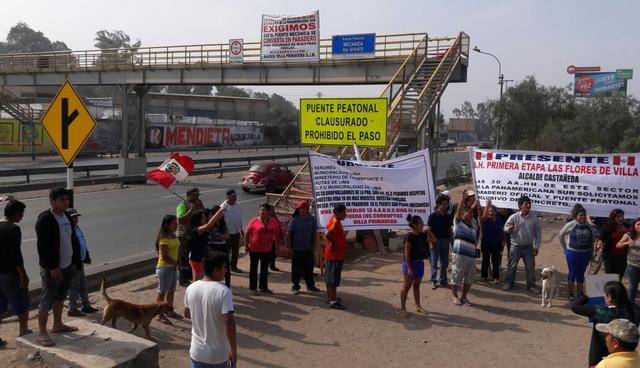 Vecinos exigen instalación de paradero y recuperación del puente peatonal dañado por camión. (Foto: Lino Chipana/ El Comercio)