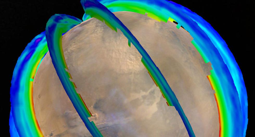 Este gr&aacute;fico presenta la data de la temperatura atmosf&eacute;rica de Marte como cortinas sobre una imagen de Marte durante una tormenta de polvo. Los perfiles de temperatura se extienden desde la superficie hasta unas 50 millas arriba. (Foto:  NASA/JPL-Caltech/MSSS)