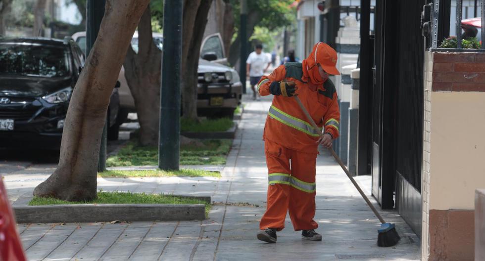 Los tres problemas más importantes que afectan la calidad de vida en Lima y Callao son la inseguridad ciudadana (70.9%), la acumulación de basura y la limpieza pública (34.9%) y en tercer lugar al igual que el año anterior se mantiene la corrupción de funcionarios (33.8%), según la encuesta Lima Cómo Vamos 2023