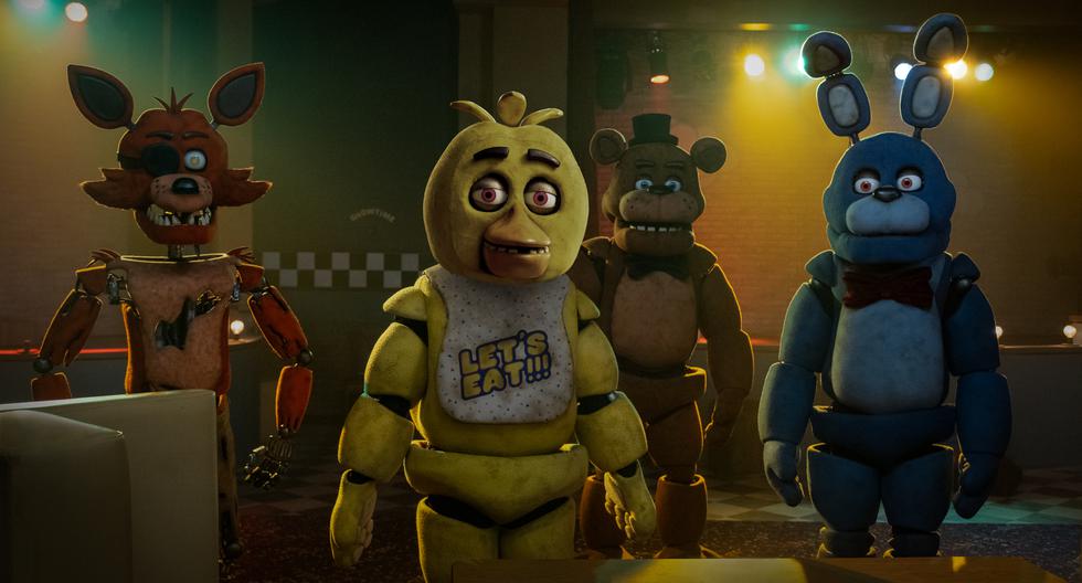 De izquierda a derecha Foxy, Chica, Freddy Fazbear y Bonnie, los "muñecos" siniestros de "Five Nights at Freddy's".