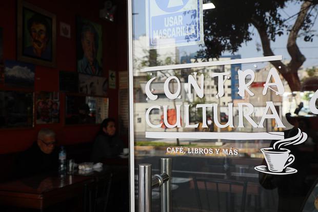 Counterculture, publisher and bookstore, maintains its space in Av. Larco.  Currently, it offers Arequipa varieties between sweets, drinks and main dishes.  (Juan Ponce / GEC)
