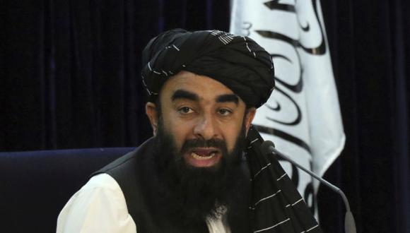 El portavoz de los talibanes, Zabihullah Mujahid, habla durante una conferencia de prensa en Kabul, Afganistán. (Foto: AP / Muhammad Farooq).