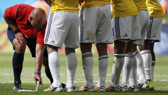 UEFA introducirá aerosol de árbitros en sus competiciones