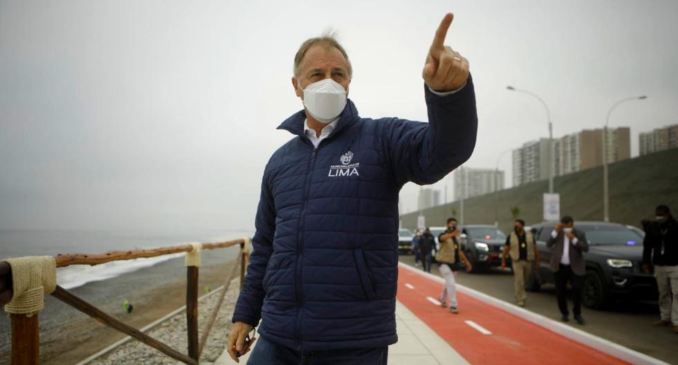 En diciembre del año pasado, el alcalde Jorge Muñoz inauguró el puente Escardó, obra que fue criticada por su extensa rampa para uso de ciclistas y personas en sillas de ruedas.