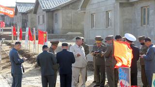 Kim Jong-un visitó zona golpeada por un tifón en busca de aumentar apoyo público | FOTOS