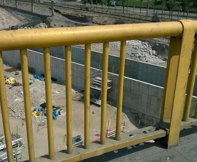 Vía WhatsApp: Barandas rotas en pleno Puente Santa Rosa - 2