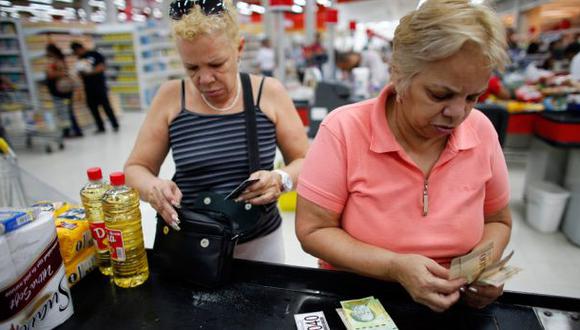 Venezolanos dependen cada vez más de los envíos desde EE.UU.