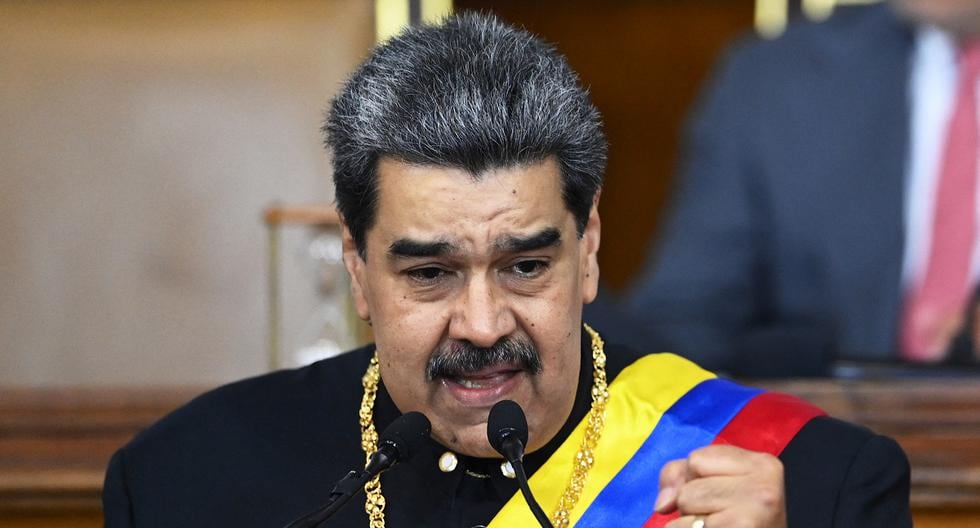 El presidente de Venezuela, Nicolás Maduro, pronuncia un discurso durante su informe anual a la Asamblea Nacional en Caracas el 12 de enero de 2023. (Foto de YURI CORTEZ / AFP).