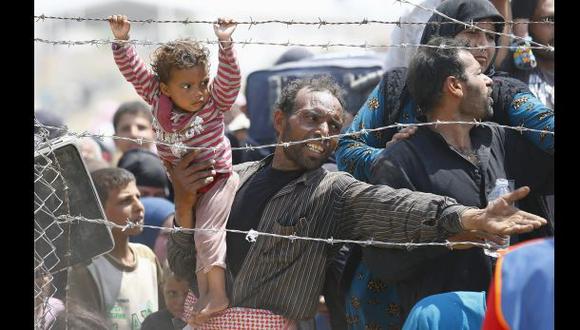 El sirio y su hija finalmente escaparon del Estado Isl&aacute;mico y cruzaron la frontera turca. (Reuters).