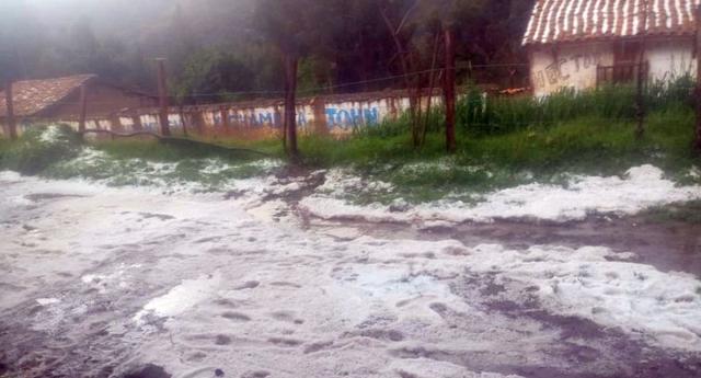 Las intensas lluvias de granizo afectaron dos viviendas de adobe y cultivos de papa y maíz en el centro poblado Huamparán, en la provincia de Huari, en Áncash (Foto: cortesía Efraín Chávez)
