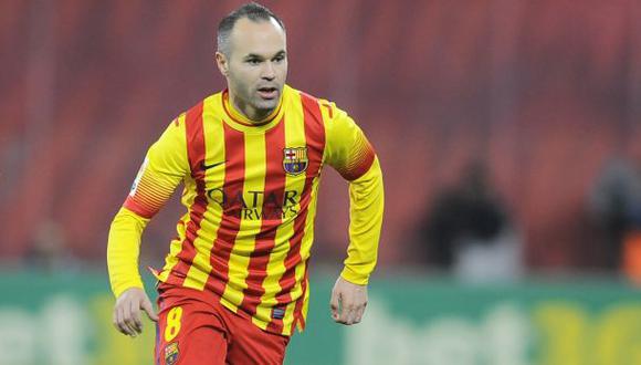 Iniesta sufrió contusión y salió del campo por prevención