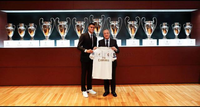 Las postales de la presentación de Reinier como jugador de Real Madrid. (Foto: Real Madrid)
