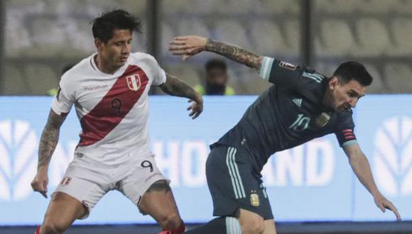 Perú vs. Argentina se enfrentan esta noche en el cierre de la fecha triple de octubre de las Eliminatorias. (Foto: AFP)
