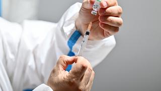 ¿Cuán complicado es actualizar una vacuna para combatir las variantes de un virus?