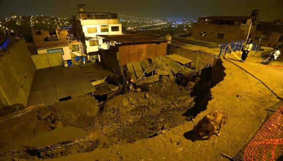 Muro de contención se derrumba en un asentamiento humano en Chorrillos.  
Foto: César Grados/@photo.gec