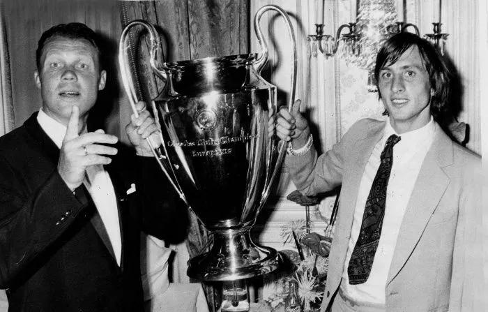 Cuando llegó al Ajax, Rinus Michels impuso lo que él mismo llamó 'pressing fútbol', denominación que a la larga se conoció en el mundo como 'Fútbol Total', un estilo de juego que comandó Johan Cruyff en el campo con el club de Ámsterdam y luego con la selección neerlandesa. (Foto: Ajax).