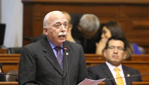 El vocero de Fuerza Popular, Carlos Tubino, dijo que Mercedes Araoz es respetada en el Congreso y tiene experiencia. (Foto: Congreso de la República)