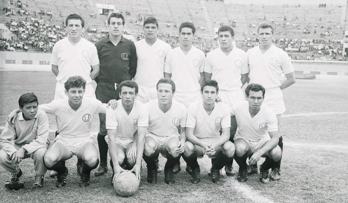 Plantel de Universitario de Deportes de 1967. Chumpitaz, Chale, Cruzado, Rojas y Casaretto se distinguen en esta gran formación de titular. (Foto: El Comercio)