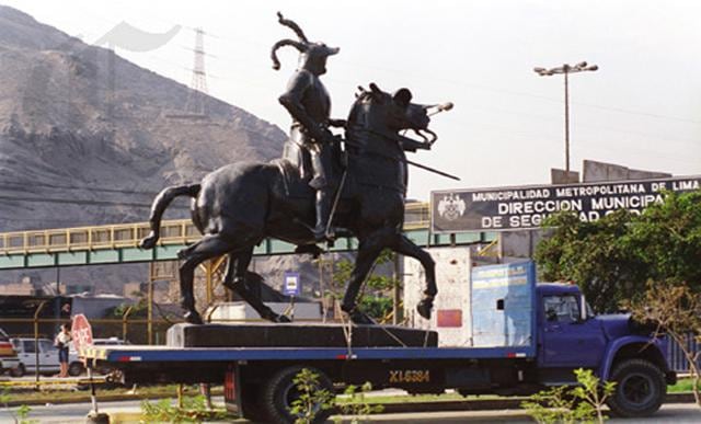 El monumento móvil del fundador de Lima - 1