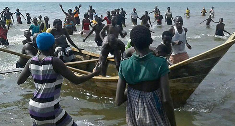 Trágico accidente en barco sufrió un equipo de fútbol en Uganda (Foto: TN)
