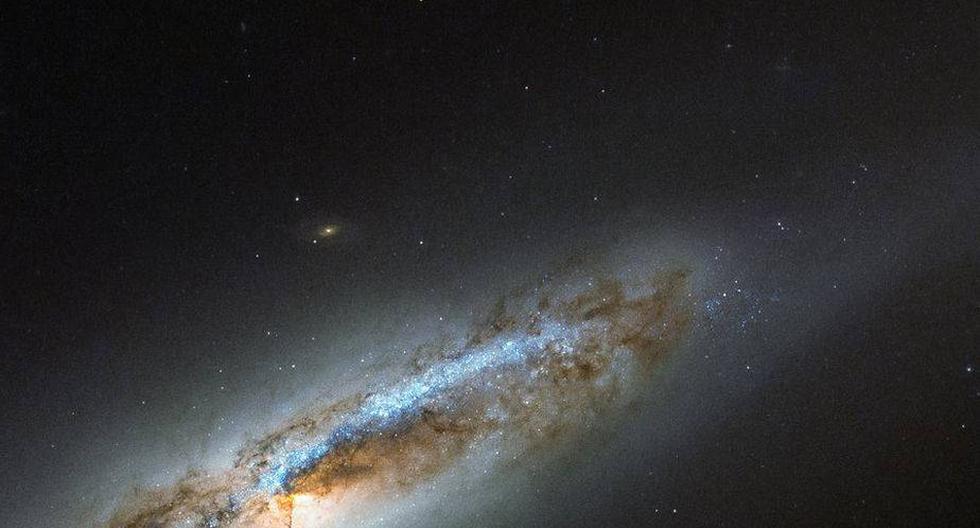 NGC 4388. (ESA/NASA)