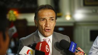 Héctor Becerril: Martín Vizcarra renunció "por defender los lobbies del Gobierno"