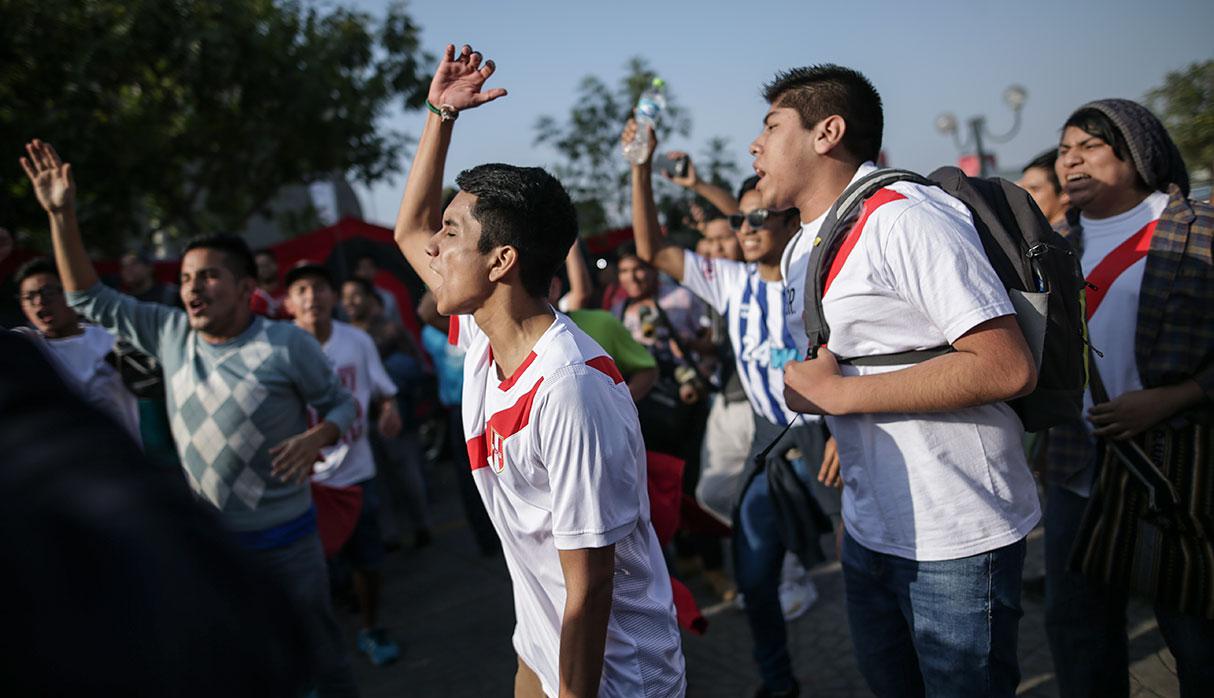 LIMA, SABADO 30 DE SEPTIEMBRE DEL 2017
HOY SE REALIZO LA CONVOCATORIA DE HINCHAS EN LA EXPLANADA SUR DEL ESTADIO NACIONAL.

(El Comercio / Anthony Niño de Guzmán)