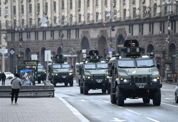 Ukrainian military vehicles in Kiev.  (Photo: AFP)