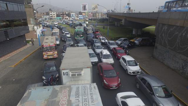 La caótica congestión por los by-pass en Habich y Tomás Valle - 4