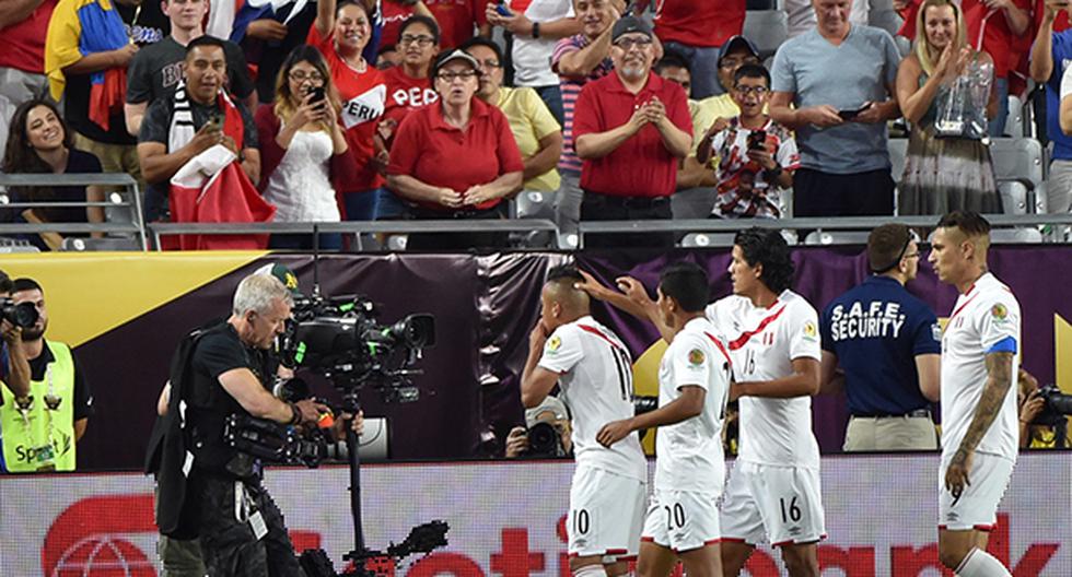 Christian Cueva celebrando el primer gol que le marcó a Ecuador en la Copa América (Foto: AFP)