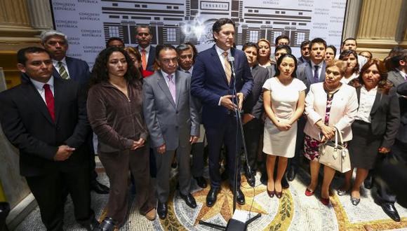 Congresistas de Fuerza Popular cuestionaron que el fiscal José Pérez Gómez allane las viviendas de Jaime Yoshiyama y Augusto Bedoya. (Foto: Congreso)