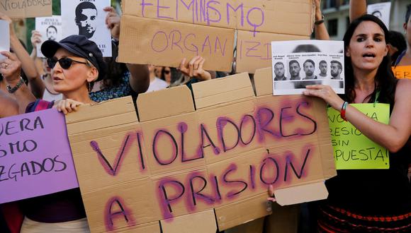 España: Gobierno propone que cualquier acto sexual sin un ‘sí’ expreso sea delito. Ello tras la escandalosa sentencia a los integrantes de La Manada. (Reuters).