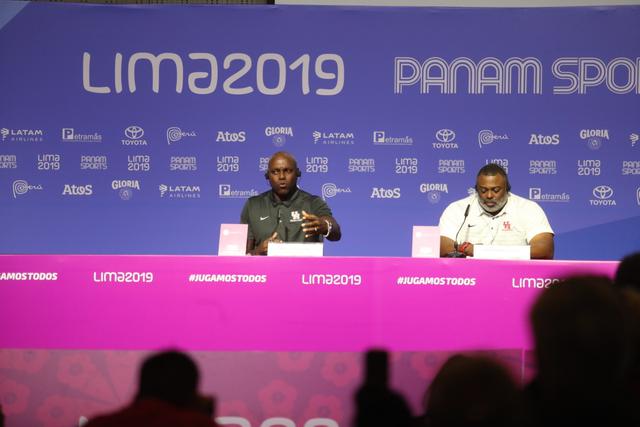Carl Lewis (izquierda) y Leroy Burrell (derecha) se encuentran en nuestro país por las competencias de atletismo de Lima 2019 | Foto: Hugo Pérez/GEC