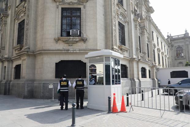 Fiscales ingresaron a Palacio de Gobierno este lunes (FOTO: Juan Ponce Valenzuela)