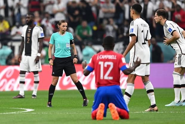 The French Frappart became the first woman to referee in a senior men's world championship.  (Soccer World Cup, Germany, Qatar) EFE/EPA/Georgi Licovski
