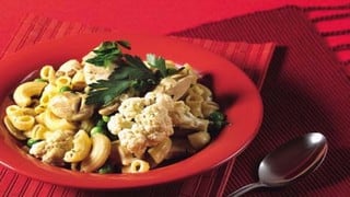 Pollo con verduras y pasta