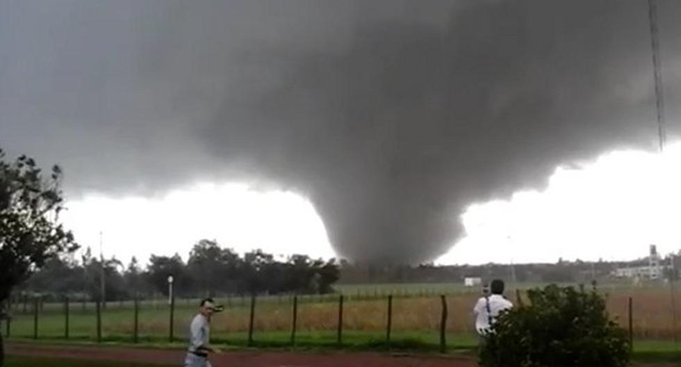 Cuatro personas fallecieron a causa del tornado. (Foto: Captura)