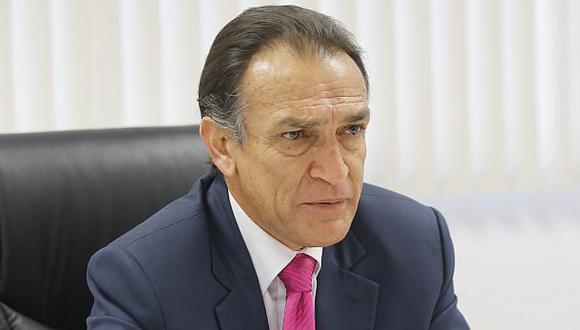 Héctor Becerril dijo estar de acuerdo con que se debata el proyecto de ley en el Congreso pese a pedido de Kenji Fujimori.