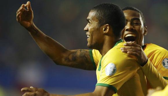 Brasil: Douglas marcó gol del triunfo agónico ante Perú (VIDEO)