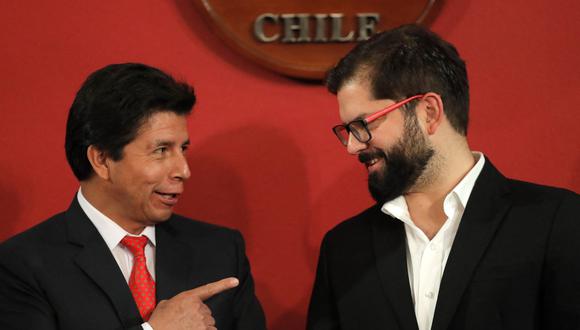 Pedro Castillo y Gabriel Broic, presidentes de Perú y Chile, respectivamente. Foto:  JAVIER TORRES / AFP