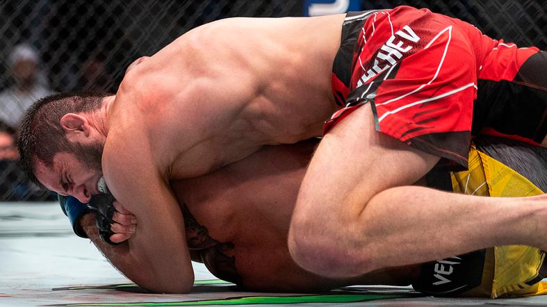 UFC 280: Oliveira cayó por sumisión ante Makhachev 
