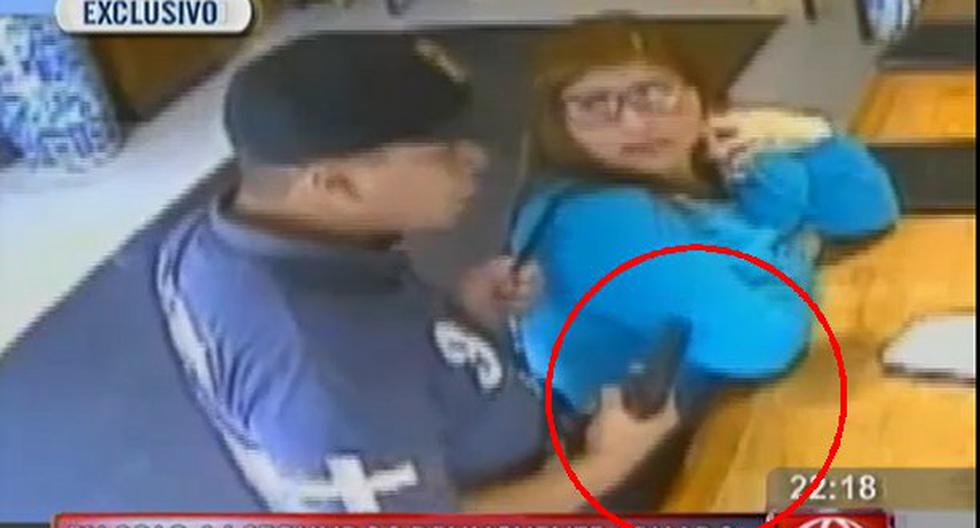 Delincuente asalta a cliente de chifa. (Foto: Captura América Noticias)
