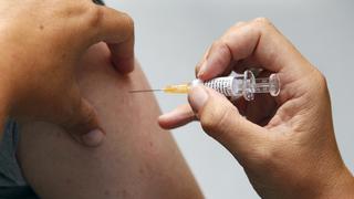 Vacuna contra la influenza: dosis se aplicarán en vacunatorios y adultos mayores serán inoculados en sus casas 