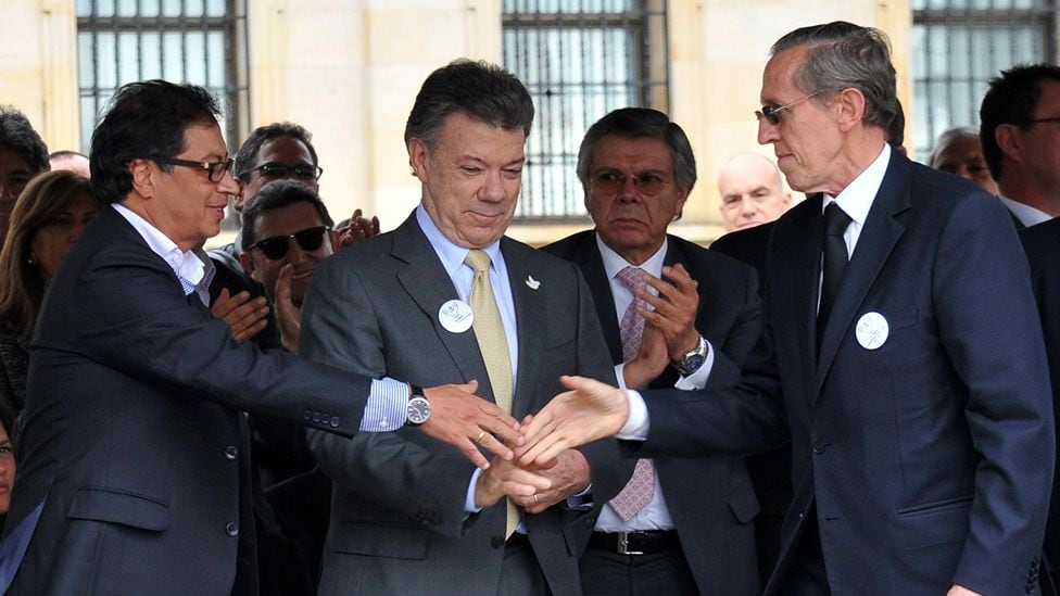 In the celebration of the firm's 25th anniversary, Gustavo Petro and Antonio Navarro participated in an event organized by the then president, Juan Manuel Santos.  (AFP).