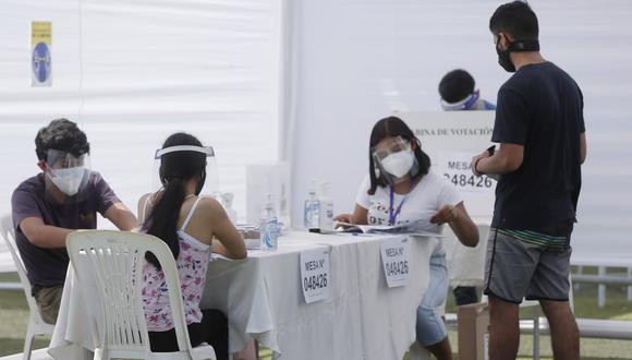 En promedio, la repercusión en redes sociales de los candidatos que pasaron a la segunda vuelta, Keiko Fujimori y Pedro Castillo, fue distinta de lo que mostraron los resultados de la votación, salvo el 'boom' digital de Castillo en los 10 días previos a los comicios. (Fotos: Andrés Paredes / @photo.gec).