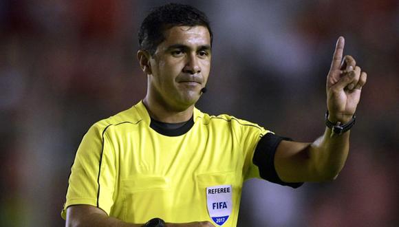Roddy Zambrano fue cuarto árbitro en el choque inaugural de la Copa América, Brasil-Bolivia. (Foto: AFP)