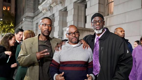 De izquierda a derecha: Alfred Chestnut, Andrew Stewart y Ransom Watkins estaban cumpliendo cadena perpetua por el homicidio de Dewitt Duckett, un estudiante de 14 años de edad, ocurrido en la escuela secundaria Harlem Park en Baltimore. (AFP)