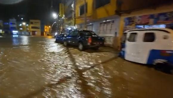 Las calles y locales se inundaron tras torrencial lluvia de una hora en Huánuco | Foto: Captura de video / Estación 13